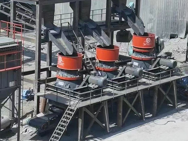 圓錐機(jī)現(xiàn)場(chǎng).jpg 圓錐機(jī)現(xiàn)場(chǎng).jpg